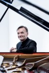 <p><strong>Sir Stephen HOUGH,</strong> Piano*</p>
